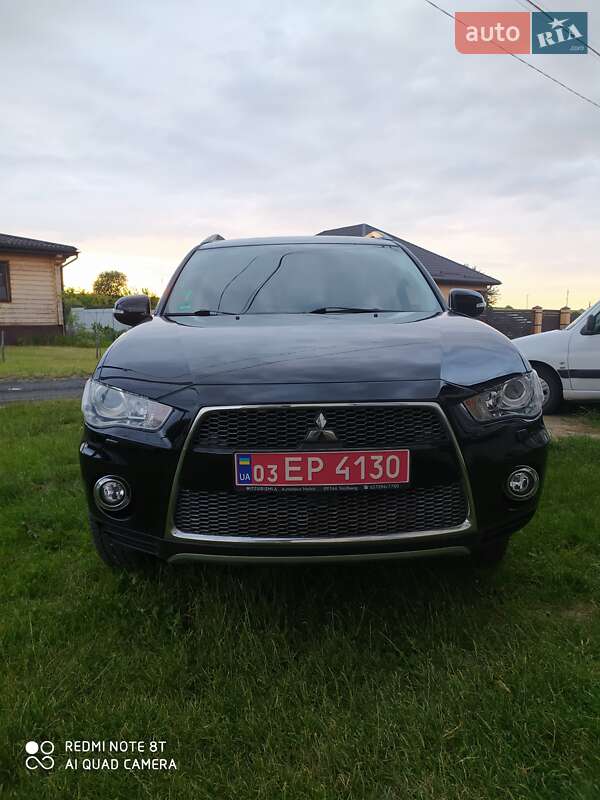 Внедорожник / Кроссовер Mitsubishi Outlander XL 2012 в Луцке