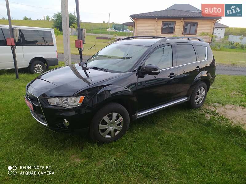 Внедорожник / Кроссовер Mitsubishi Outlander XL 2012 в Луцке
