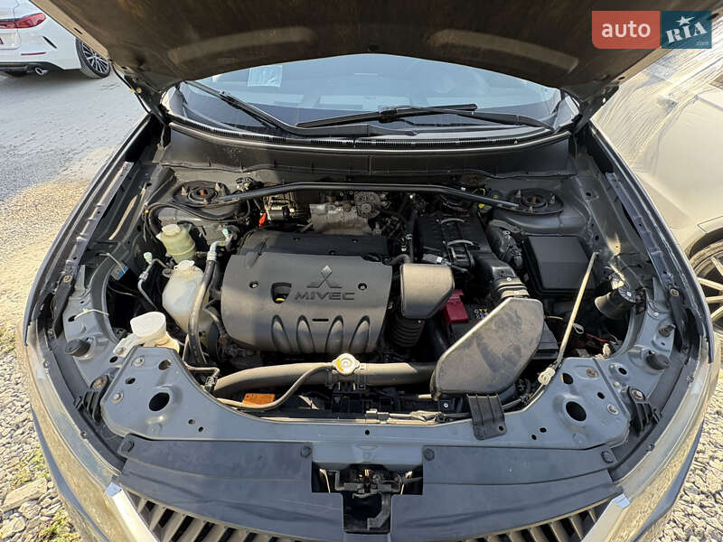 Внедорожник / Кроссовер Mitsubishi Outlander XL 2008 в Львове