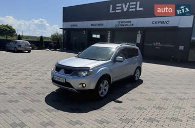 Позашляховик / Кросовер Mitsubishi Outlander XL 2008 в Ужгороді