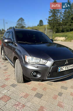 Позашляховик / Кросовер Mitsubishi Outlander XL 2011 в Славському