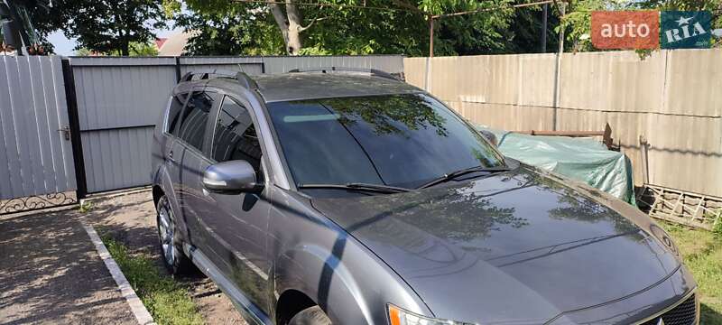 Внедорожник / Кроссовер Mitsubishi Outlander XL 2011 в Смеле