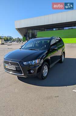 Позашляховик / Кросовер Mitsubishi Outlander XL 2011 в Києві