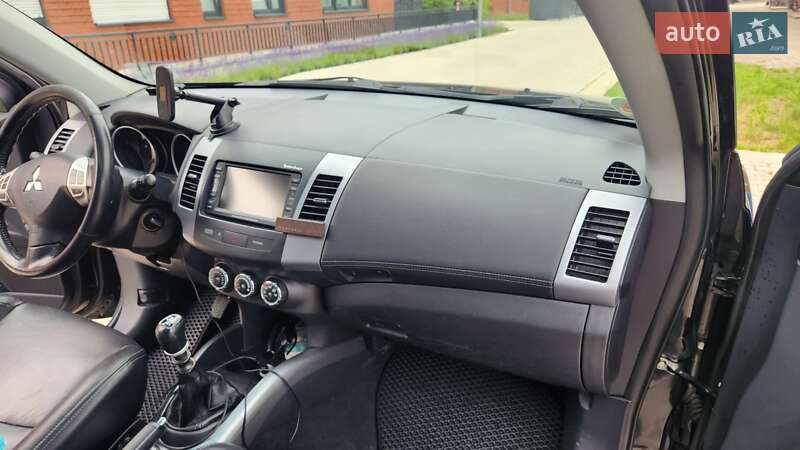Внедорожник / Кроссовер Mitsubishi Outlander XL 2010 в Днепре