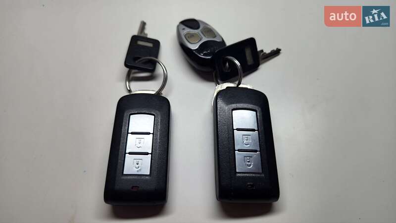 Внедорожник / Кроссовер Mitsubishi Outlander XL 2010 в Днепре