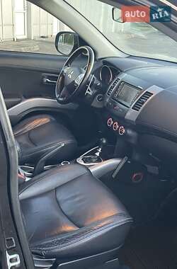 Внедорожник / Кроссовер Mitsubishi Outlander XL 2010 в 