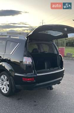 Внедорожник / Кроссовер Mitsubishi Outlander XL 2010 в 