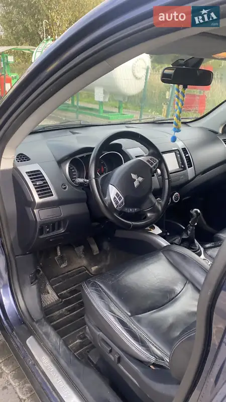 Mitsubishi Outlander XL