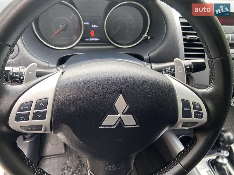 Внедорожник / Кроссовер Mitsubishi Outlander XL 2010 в Дрогобыче
