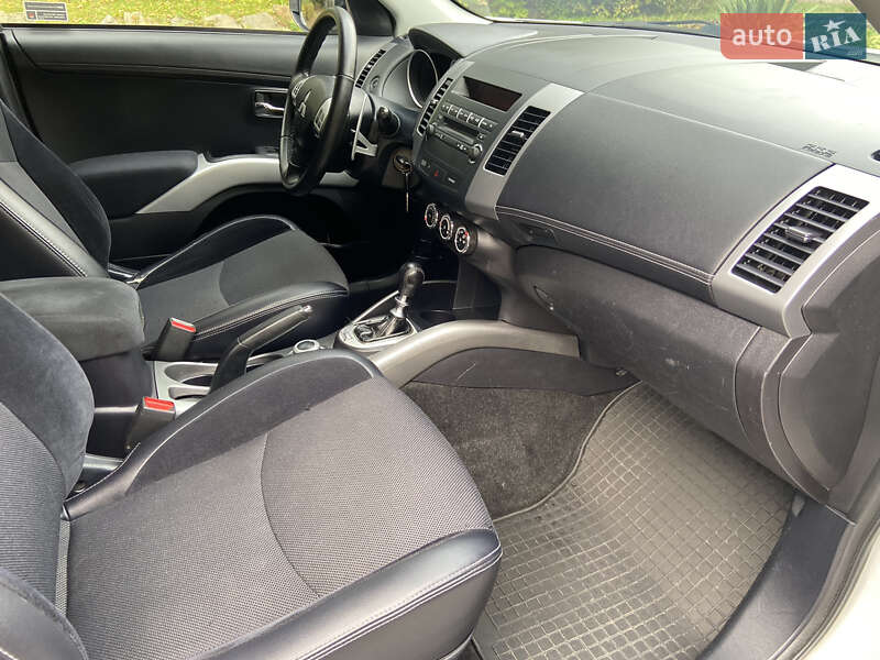 Внедорожник / Кроссовер Mitsubishi Outlander XL 2010 в Дрогобыче
