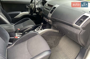 Внедорожник / Кроссовер Mitsubishi Outlander XL 2010 в 