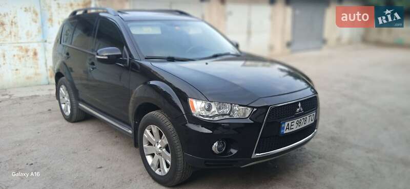 Внедорожник / Кроссовер Mitsubishi Outlander XL 2011 в 