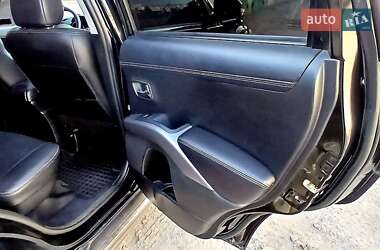 Внедорожник / Кроссовер Mitsubishi Outlander XL 2011 в 