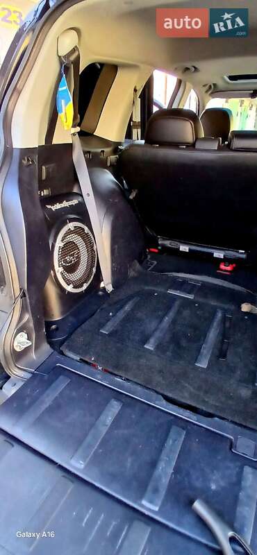 Позашляховик / Кросовер Mitsubishi Outlander XL 2011 в Кам'янському