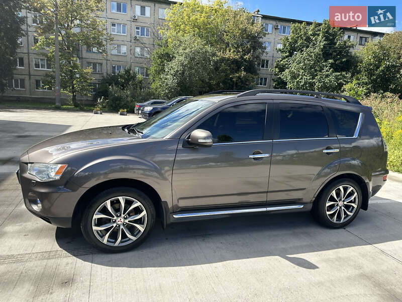 Mitsubishi Outlander XL 2011
