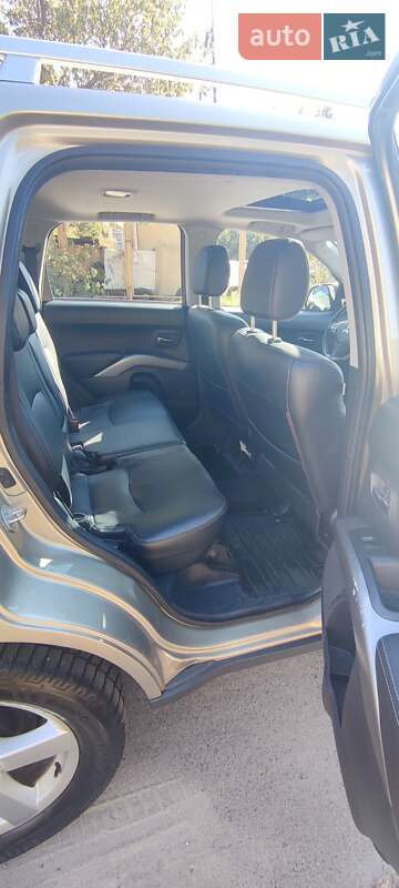 Внедорожник / Кроссовер Mitsubishi Outlander XL 2008 в Киеве