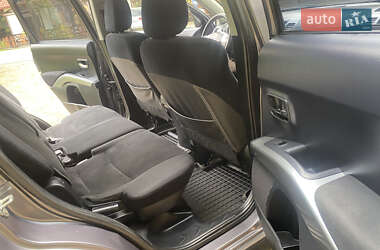 Внедорожник / Кроссовер Mitsubishi Outlander XL 2009 в 