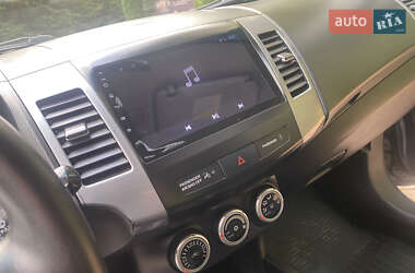 Внедорожник / Кроссовер Mitsubishi Outlander XL 2009 в 