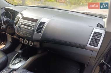 Внедорожник / Кроссовер Mitsubishi Outlander XL 2010 в 