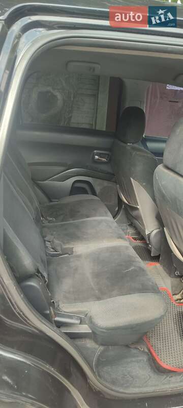 Позашляховик / Кросовер Mitsubishi Outlander XL 2009 в Дніпрі