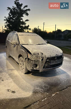 Внедорожник / Кроссовер Mitsubishi Outlander XL 2010 в 