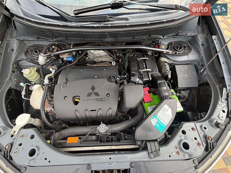 Внедорожник / Кроссовер Mitsubishi Outlander XL 2008 в Гайсине
