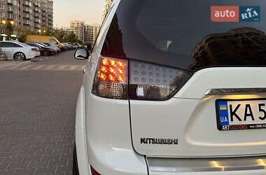Позашляховик / Кросовер Mitsubishi Outlander XL 2010 в 