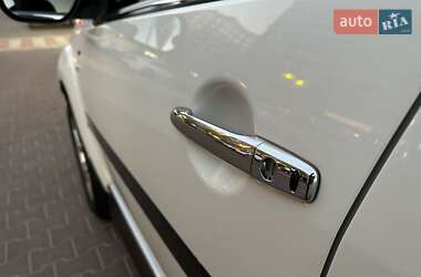 Позашляховик / Кросовер Mitsubishi Outlander XL 2010 в 