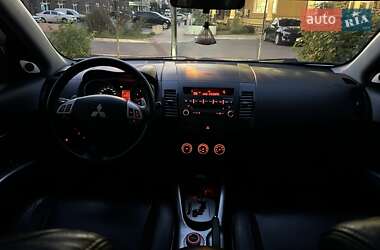 Позашляховик / Кросовер Mitsubishi Outlander XL 2010 в 