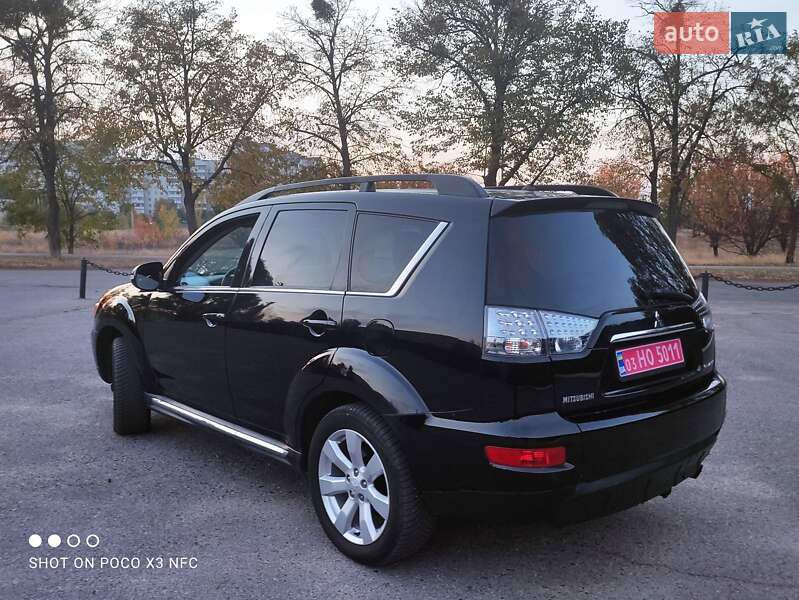 Внедорожник / Кроссовер Mitsubishi Outlander XL 2011 в Змиеве