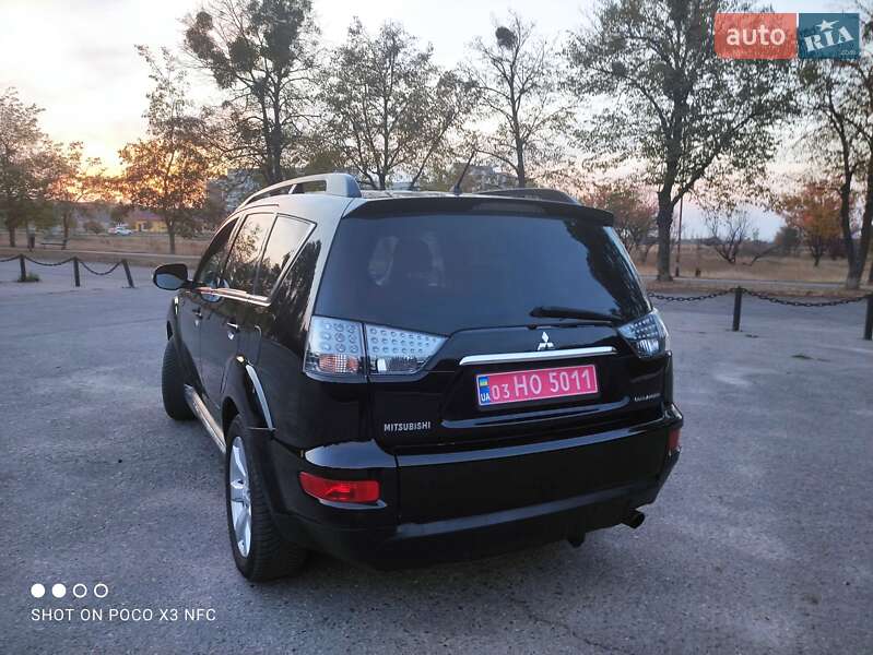 Внедорожник / Кроссовер Mitsubishi Outlander XL 2011 в Змиеве