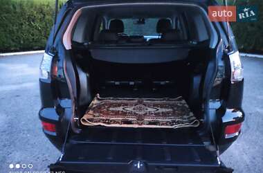 Внедорожник / Кроссовер Mitsubishi Outlander XL 2011 в 