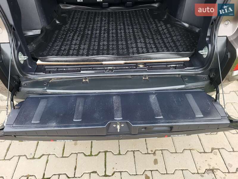 Внедорожник / Кроссовер Mitsubishi Outlander XL 2010 в Хмельницком