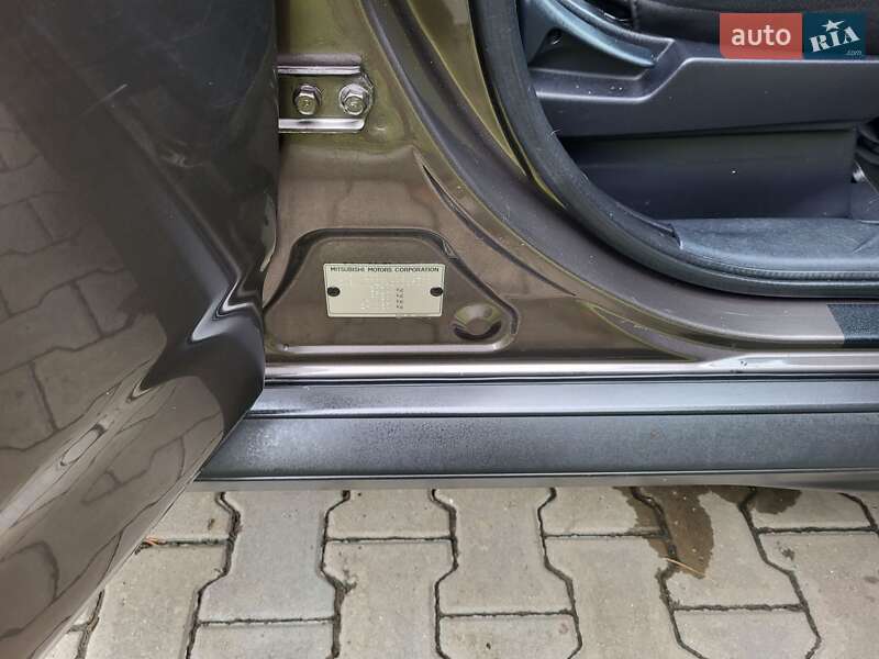 Внедорожник / Кроссовер Mitsubishi Outlander XL 2010 в Хмельницком