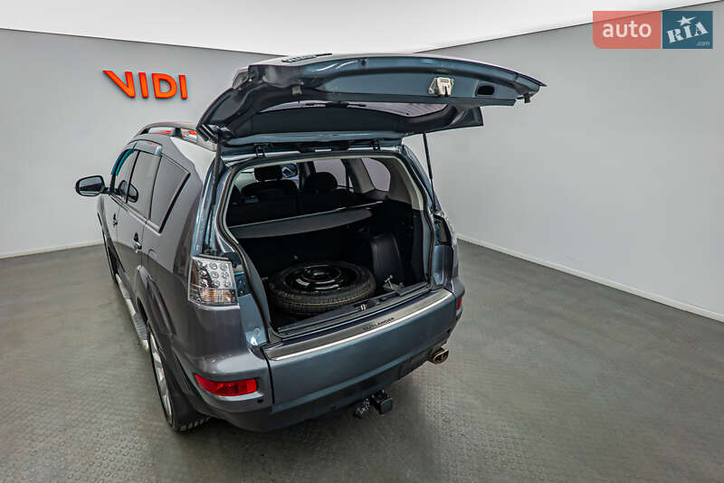 Внедорожник / Кроссовер Mitsubishi Outlander XL 2010 в Киеве