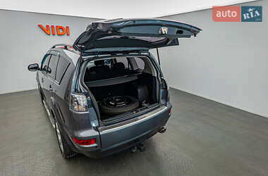 Позашляховик / Кросовер Mitsubishi Outlander XL 2010 в 