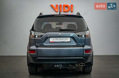 Позашляховик / Кросовер Mitsubishi Outlander XL 2010 в 