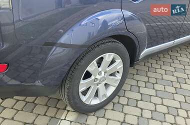 Внедорожник / Кроссовер Mitsubishi Outlander XL 2009 в 