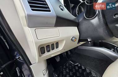Внедорожник / Кроссовер Mitsubishi Outlander XL 2009 в 