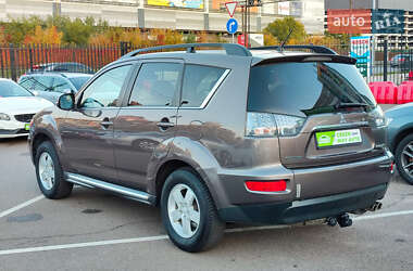 Внедорожник / Кроссовер Mitsubishi Outlander XL 2010 в 