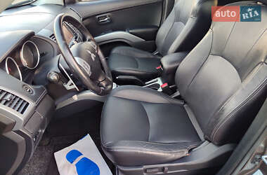 Внедорожник / Кроссовер Mitsubishi Outlander XL 2010 в 