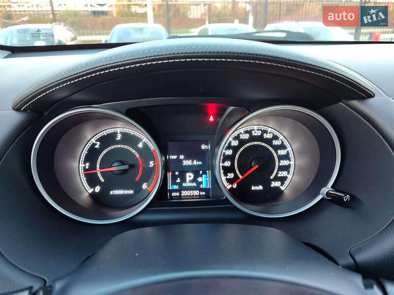 Позашляховик / Кросовер Mitsubishi Outlander XL 2010 в Києві
