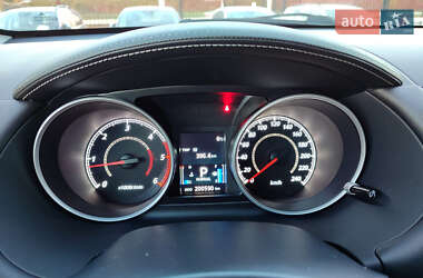 Внедорожник / Кроссовер Mitsubishi Outlander XL 2010 в 