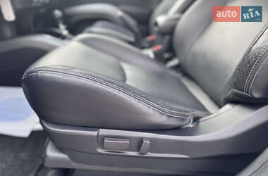 Внедорожник / Кроссовер Mitsubishi Outlander XL 2010 в 