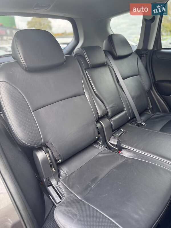 Позашляховик / Кросовер Mitsubishi Outlander XL 2010 в Києві