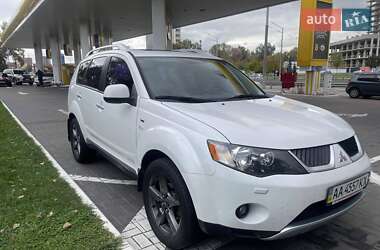 Позашляховик / Кросовер Mitsubishi Outlander XL 2008 в Києві