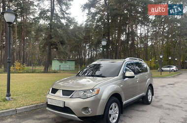 Позашляховик / Кросовер Mitsubishi Outlander XL 2008 в  фото 2 Позашляховик / Кросовер Mitsubishi Outlander XL 2008 в