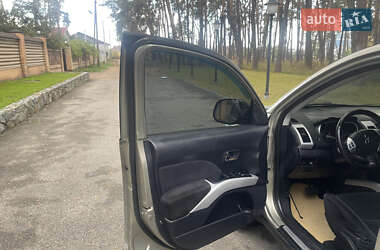 Позашляховик / Кросовер Mitsubishi Outlander XL 2008 в  фото 18 Позашляховик / Кросовер Mitsubishi Outlander XL 2008 в