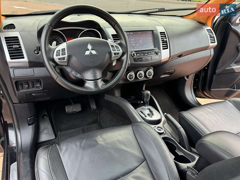 Позашляховик / Кросовер Mitsubishi Outlander XL 2008 в Одесі