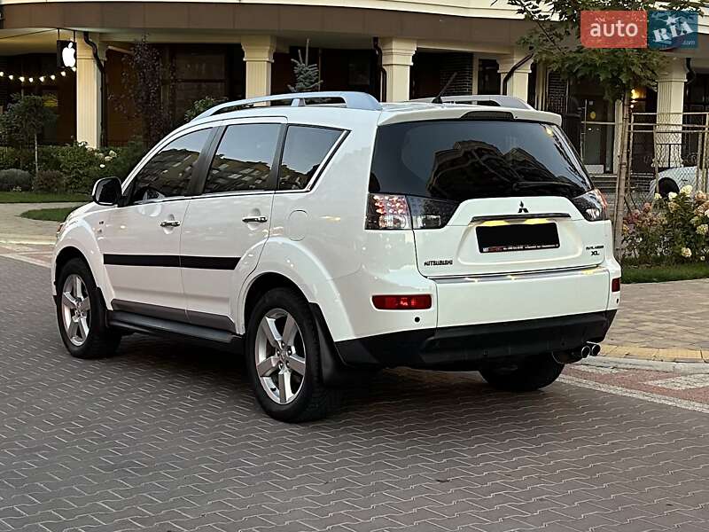 Позашляховик / Кросовер Mitsubishi Outlander XL 2010 в Києві